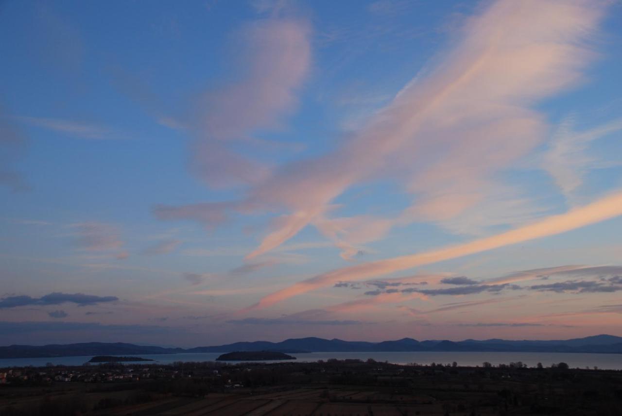 Borgo Sanguineto Apartment Tuoro sul Trasimeno Exterior photo